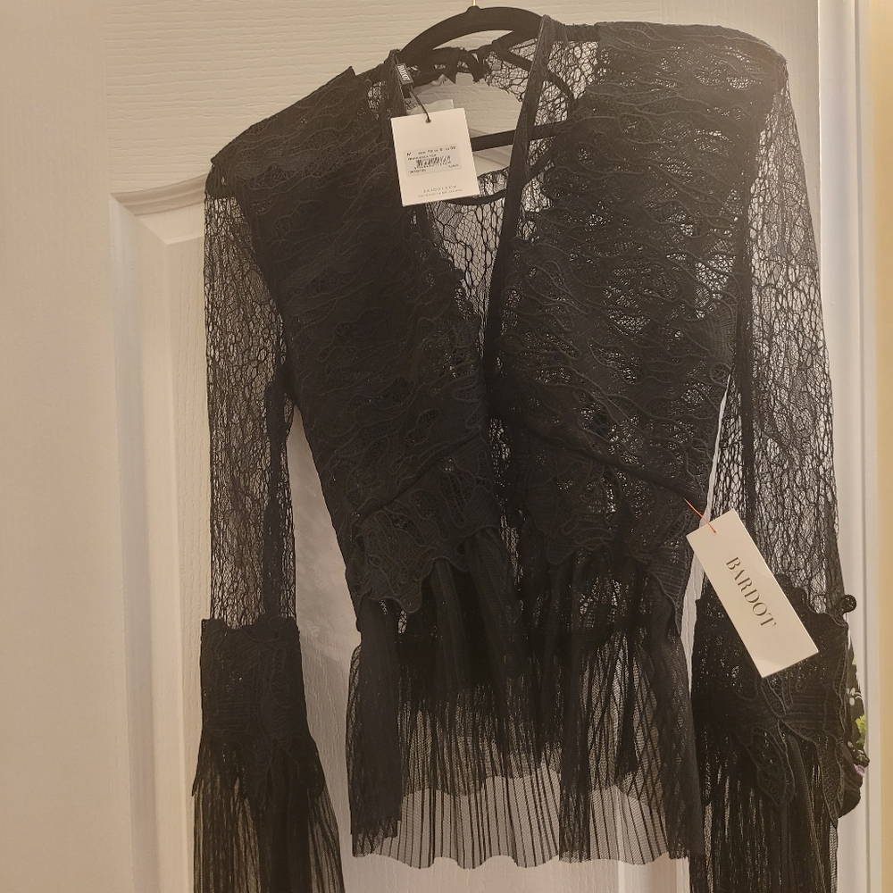 Black Bardot size 6 Francesca lace top never worn